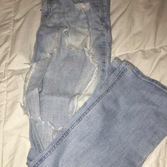 Highly distressed Hollister jeans - Picture 7 of 7